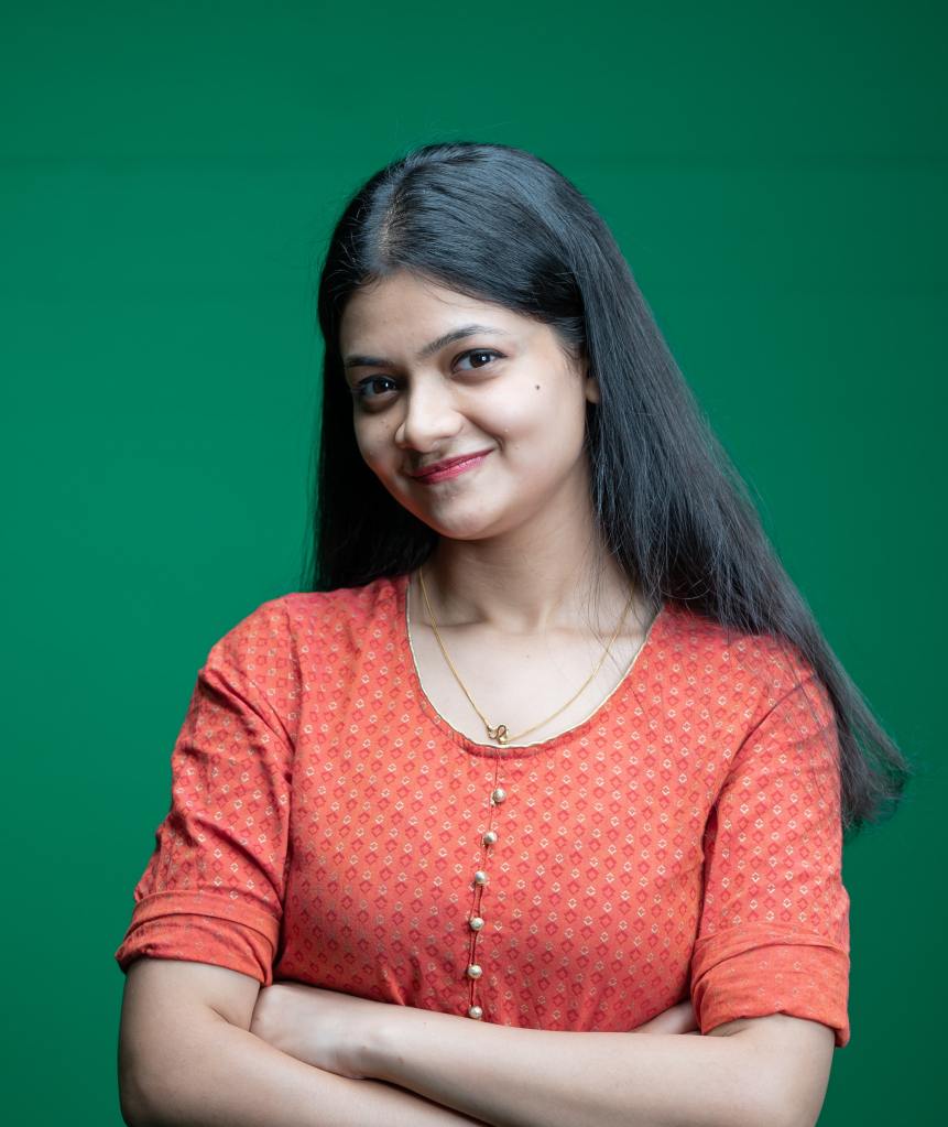 Image of a smiling woman with arms crossed.
